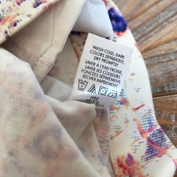 EUC Calvin Klein Multicolored Snake Print Shorts 4 - Picture 8 of 8